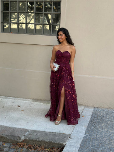 Vestido Isis bordeaux, longo sem alças com decote em coração