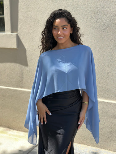 Poncho em chiffon azul
