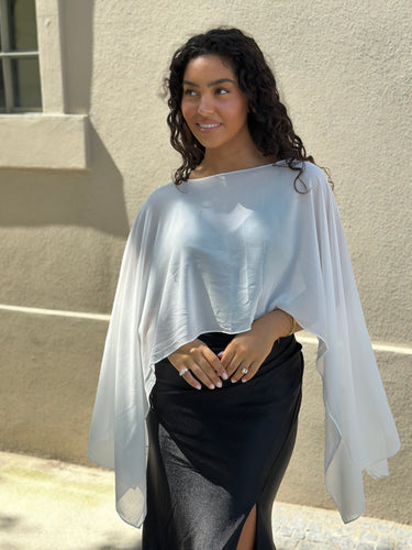 Poncho em chiffon branco
