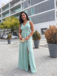 Vestido Bless XL verde-sálvia, de cerimónia em tamanhos grandes